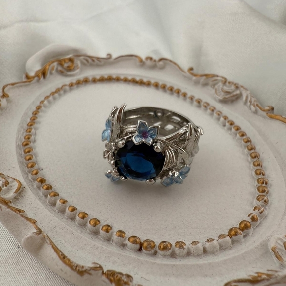 Classic Silver and Blue Floral Ring - Picture 4 of 8